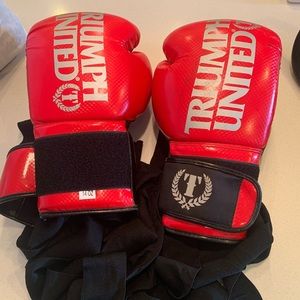 Barely used triumph United boxing gloves
